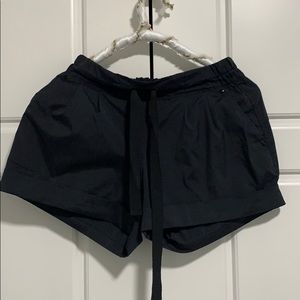 Lulu shorts very nice & fresh  for summer .🌼